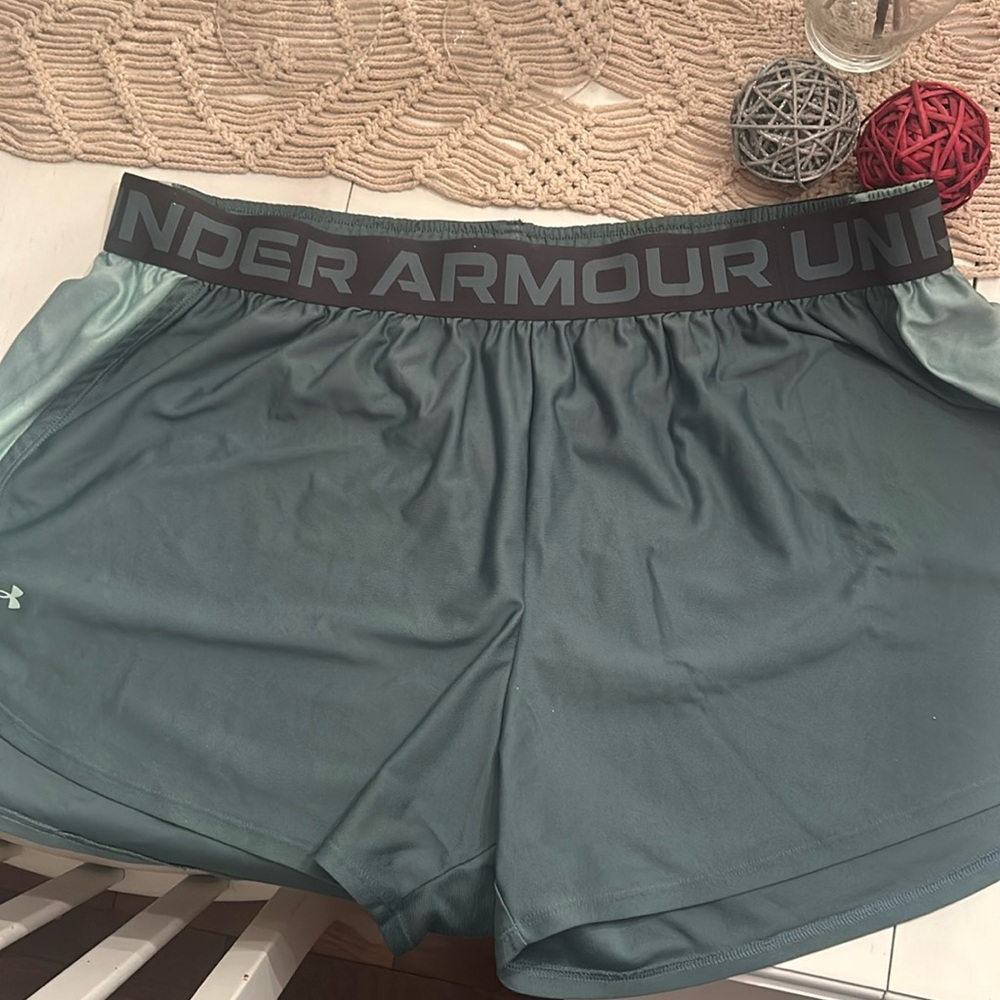 Loose fit under armour shorts !!! Amazing condition